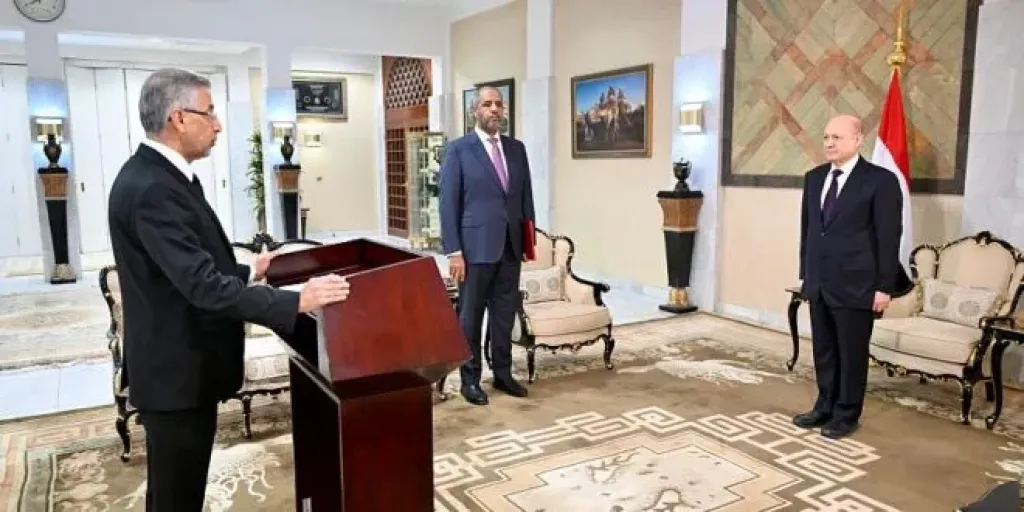 أنباء عن استقالة السفير اليمني في واشنطن!!